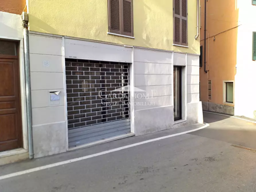 Immagine 2 di Negozio in affitto  in Piazza Duomo a Desenzano Del Garda