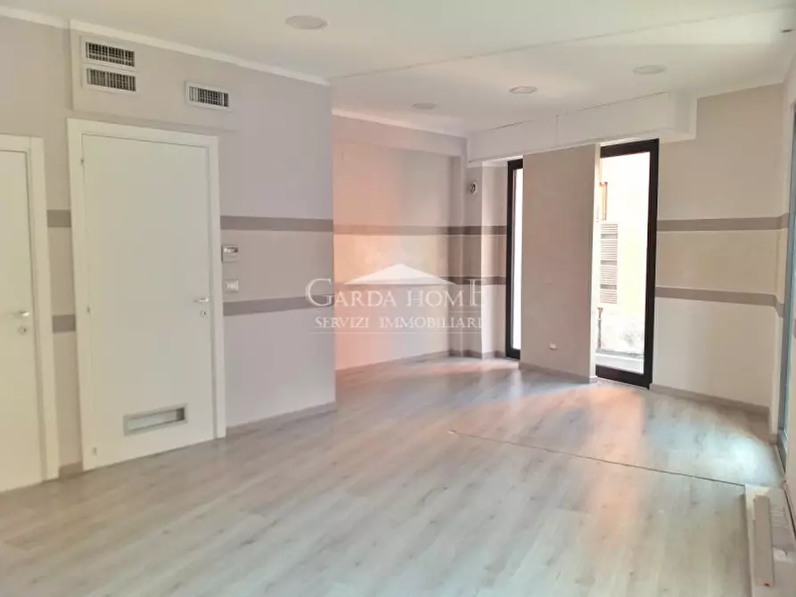 Immagine 3 di Negozio in affitto  in Piazza Duomo a Desenzano Del Garda