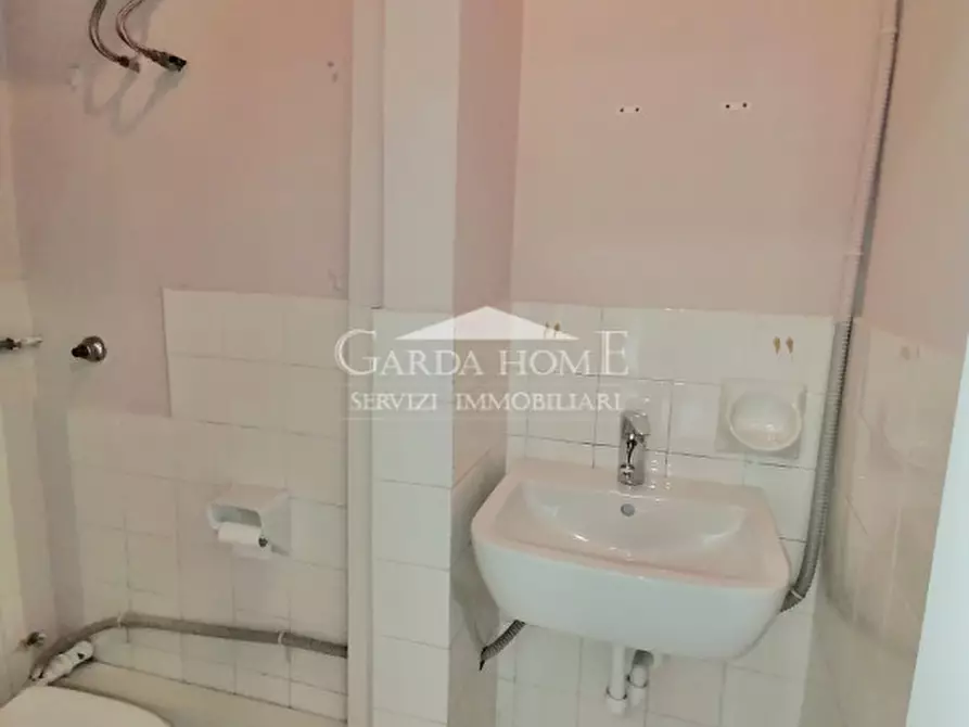 Immagine 11 di Negozio in affitto  in Piazza Duomo a Desenzano Del Garda