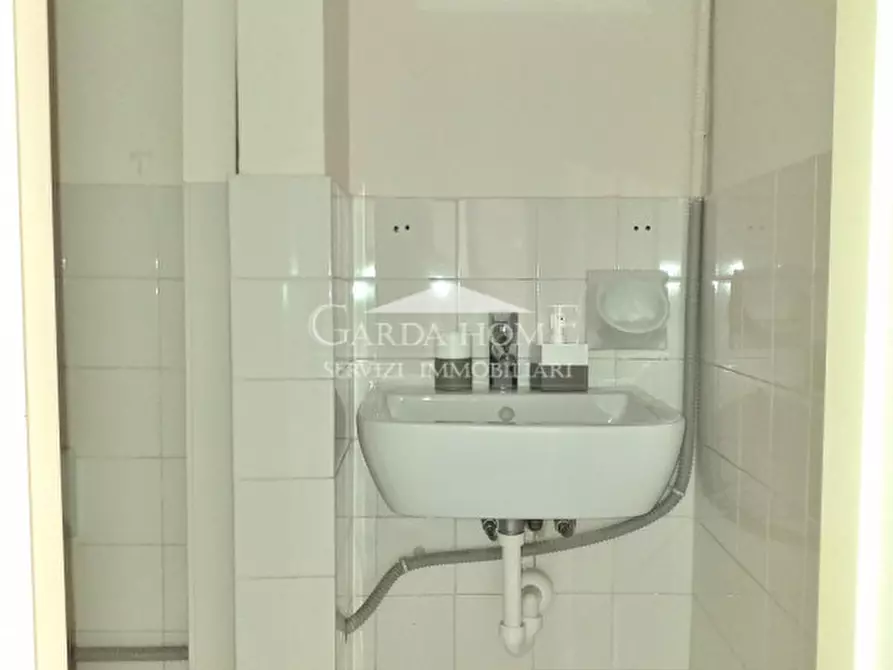 Immagine 13 di Negozio in affitto  in Piazza Duomo a Desenzano Del Garda
