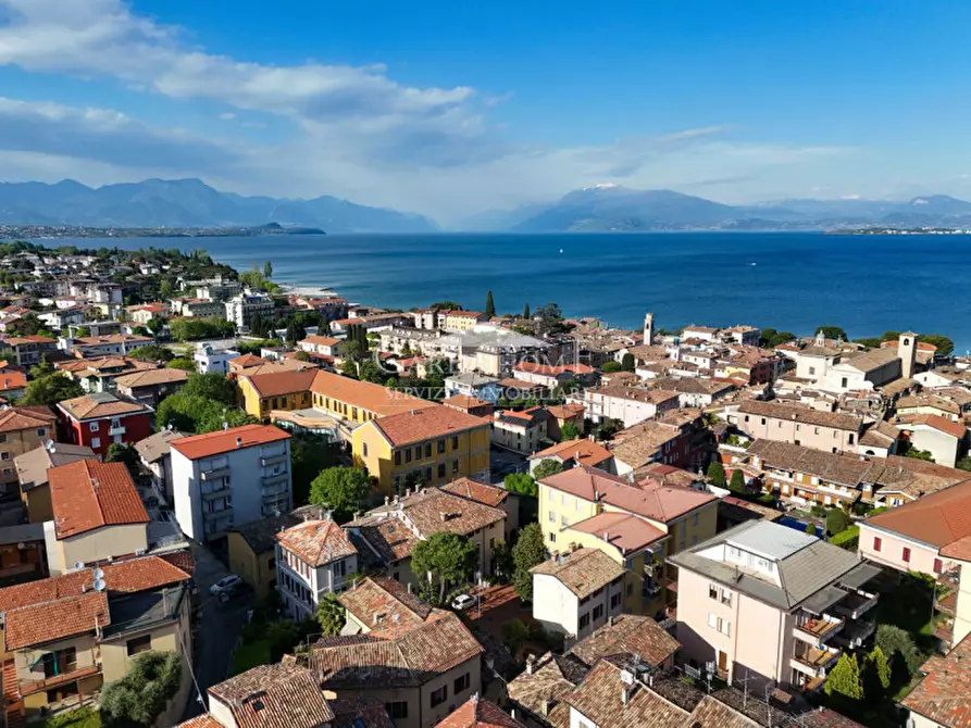 Immagine 21 di Negozio in affitto  in Piazza Duomo a Desenzano Del Garda