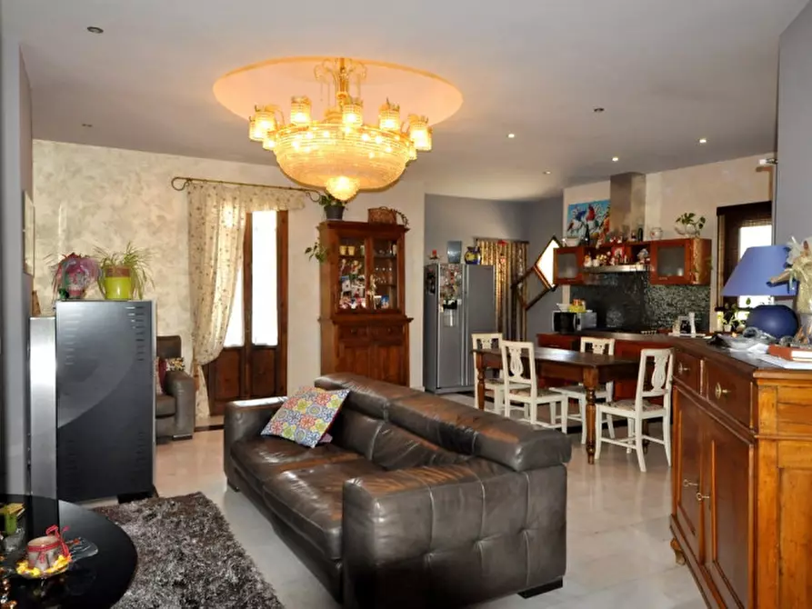 Immagine 1 di Appartamento in vendita  in viale Matteotti a Montevarchi