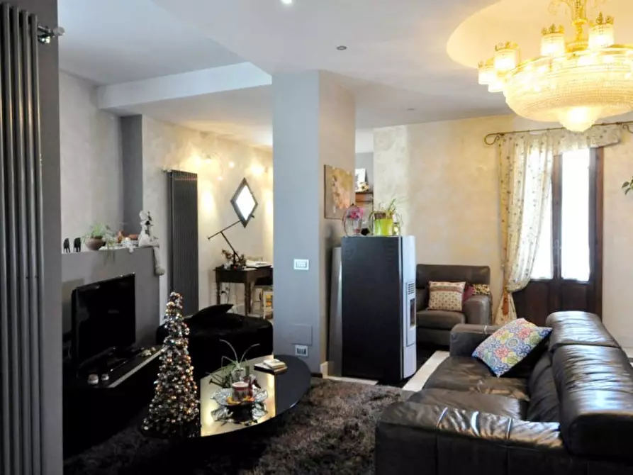 Immagine 2 di Appartamento in vendita  in viale Matteotti a Montevarchi