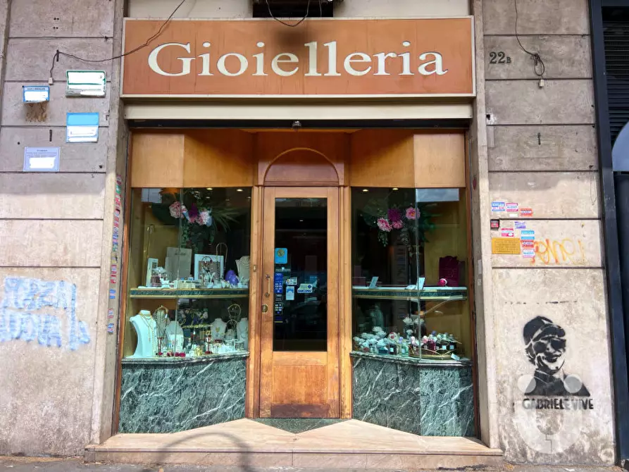 Immagine 1 di Negozio in vendita  in Piazza Epiro a Roma