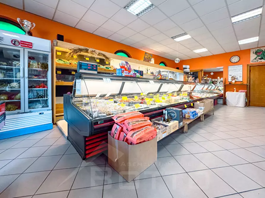 Immagine 2 di Attività commerciale in vendita  in veruno via marconi 15 a Gattico-Veruno