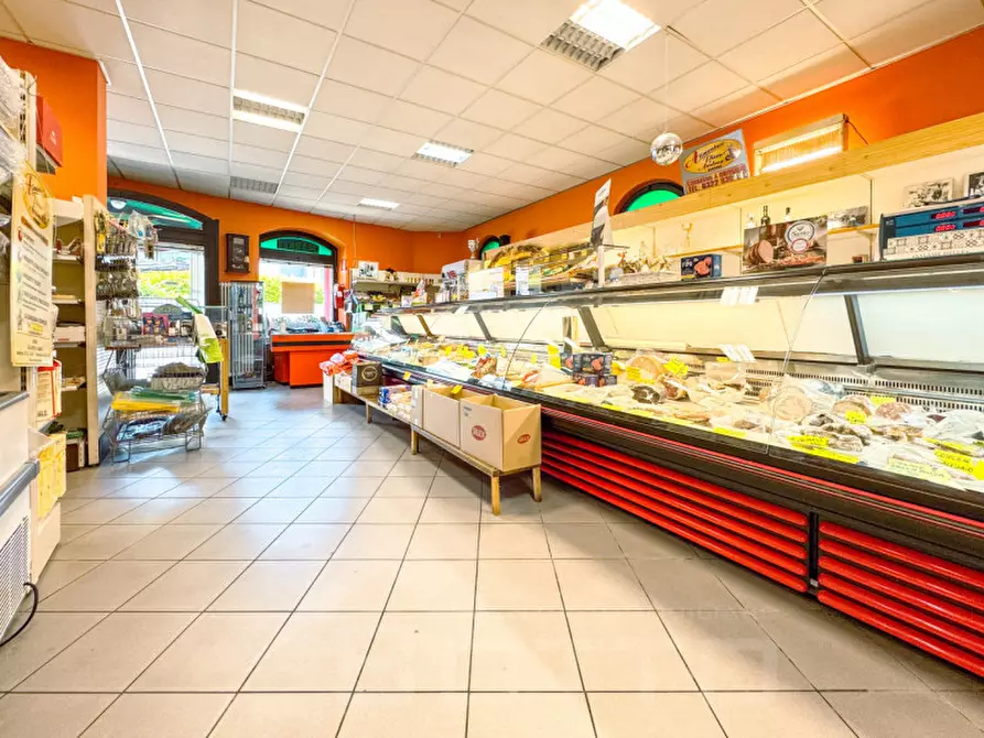 Immagine 9 di Attività commerciale in vendita  in veruno via marconi 15 a Gattico-Veruno