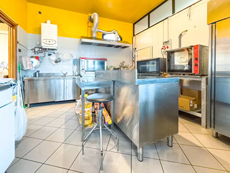 Immagine 10 di Attività commerciale in vendita  in veruno via marconi 15 a Gattico-Veruno