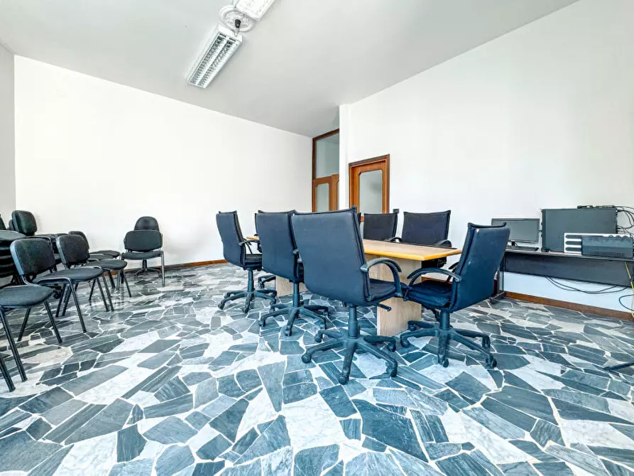 Immagine 2 di Ufficio in vendita  in Corso Semipione 27 a Borgomanero