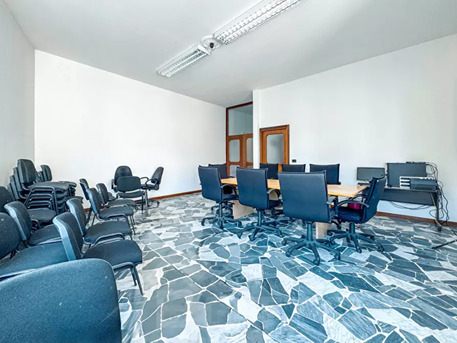 Immagine 3 di Ufficio in vendita  in Corso Semipione 27 a Borgomanero