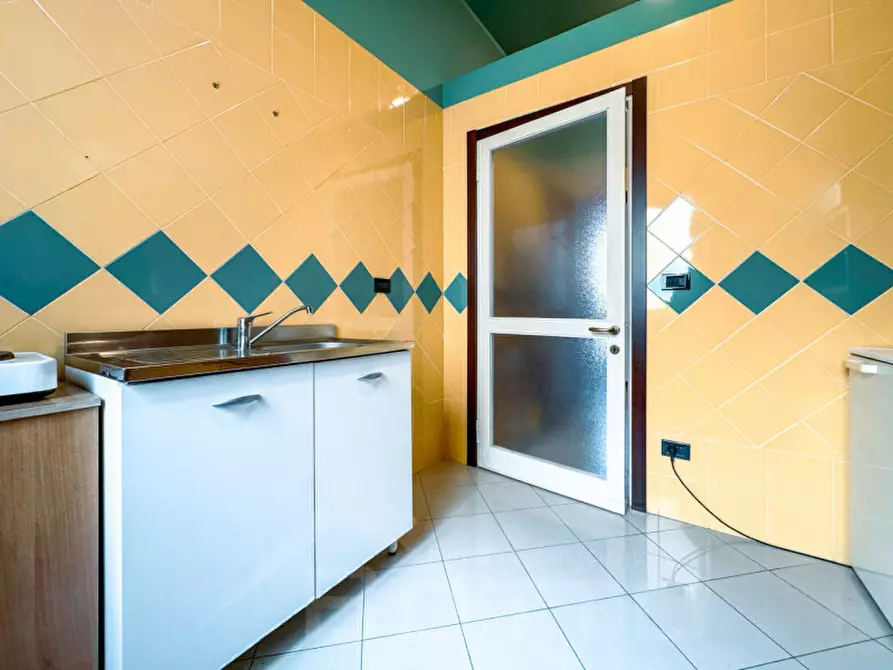 Immagine 10 di Ufficio in vendita  in Corso Semipione 27 a Borgomanero