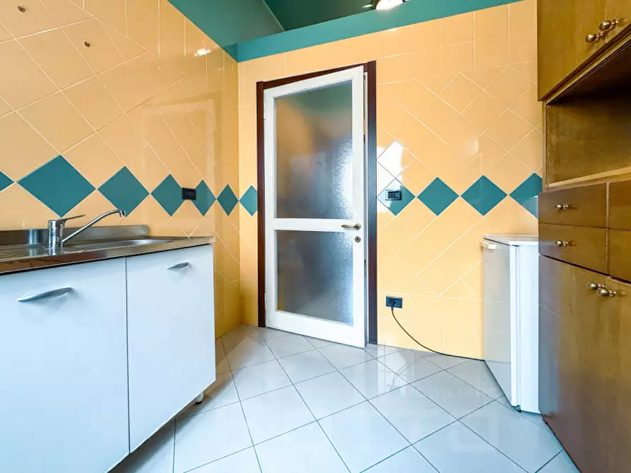 Immagine 11 di Ufficio in vendita  in Corso Semipione 27 a Borgomanero