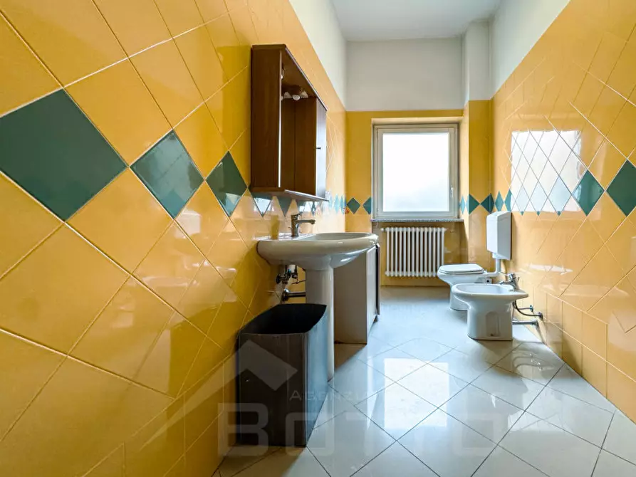 Immagine 13 di Ufficio in vendita  in Corso Semipione 27 a Borgomanero