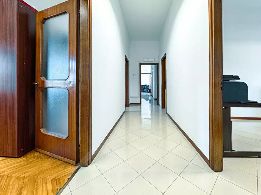 Immagine 15 di Ufficio in vendita  in Corso Semipione 27 a Borgomanero