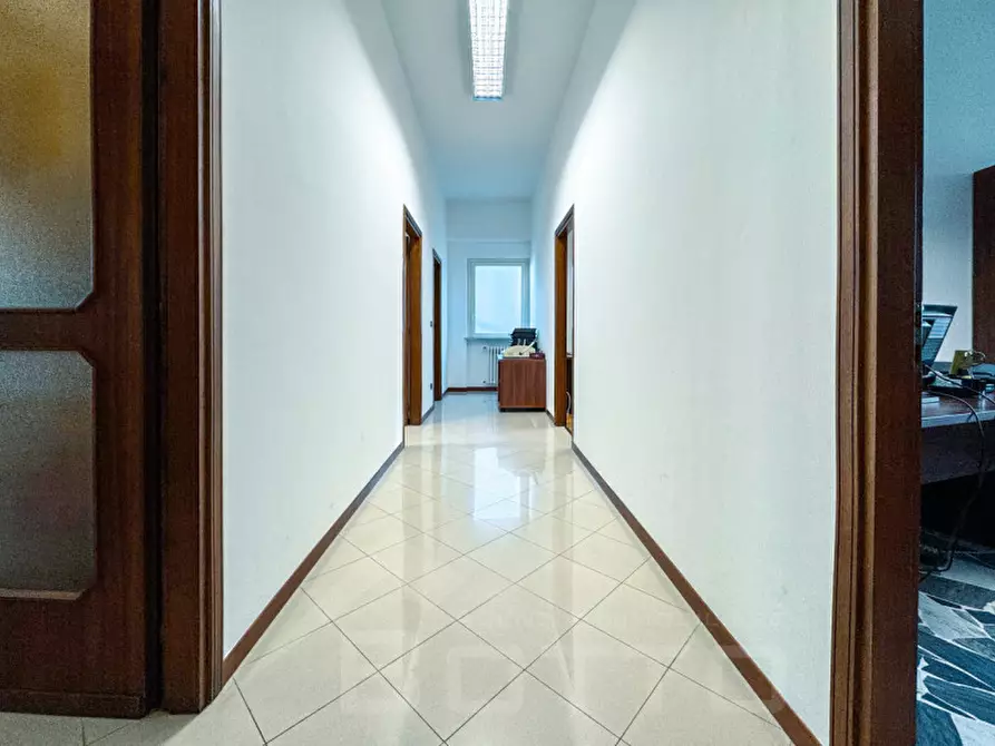 Immagine 16 di Ufficio in vendita  in Corso Semipione 27 a Borgomanero