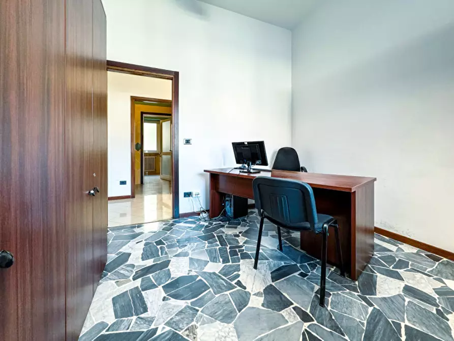 Immagine 18 di Ufficio in vendita  in Corso Semipione 27 a Borgomanero