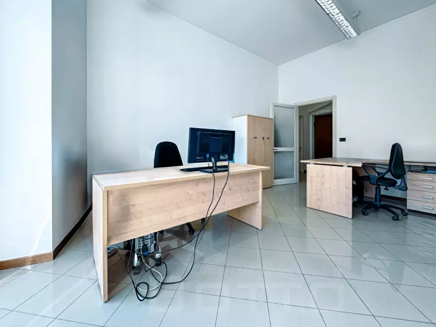 Immagine 21 di Ufficio in vendita  in Corso Semipione 27 a Borgomanero