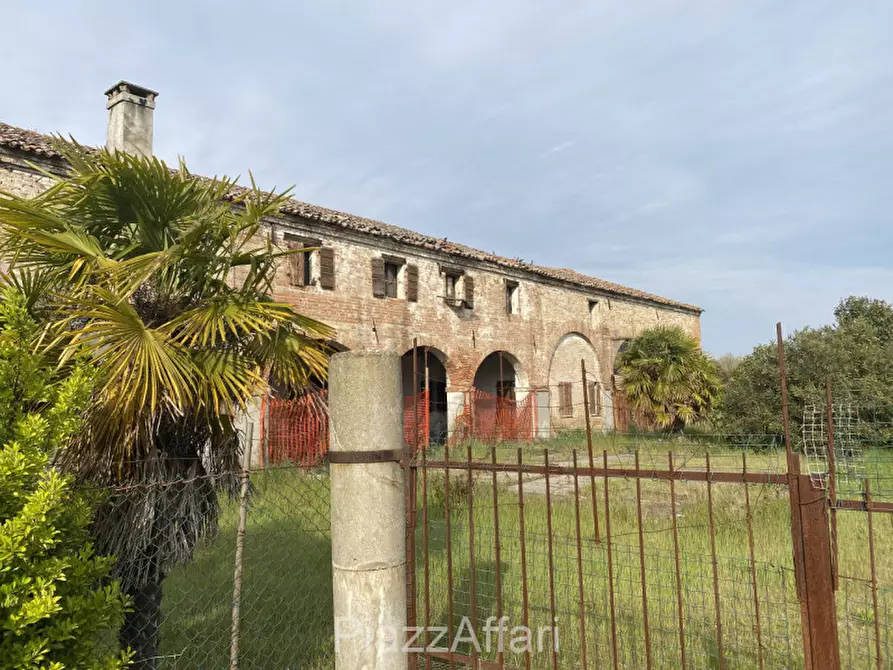 Immagine 1 di Rustico / casale in vendita  in via Roma Arzergrande a Arzergrande