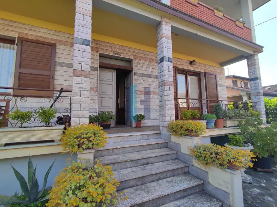 Immagine 2 di Casa indipendente in vendita  in Via IV Novembre a Capriano Del Colle