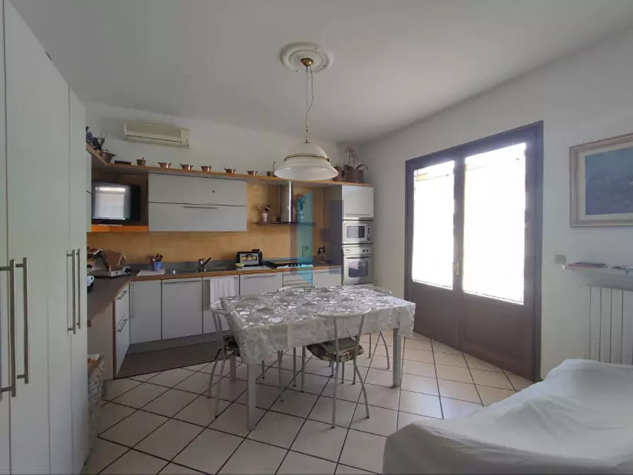 Immagine 4 di Casa indipendente in vendita  in Via IV Novembre a Capriano Del Colle