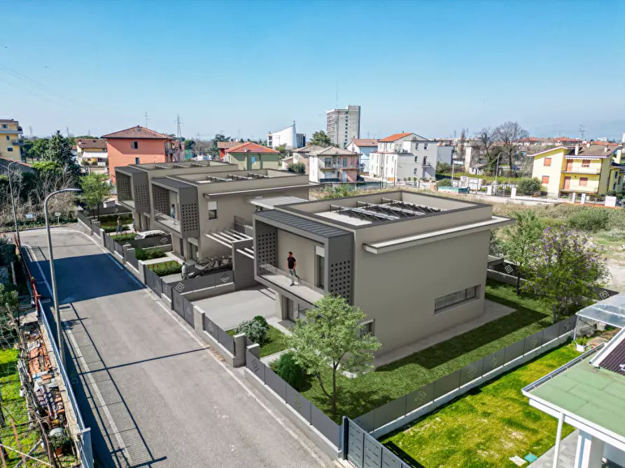 Immagine 1 di Villetta a schiera in vendita  a Verona