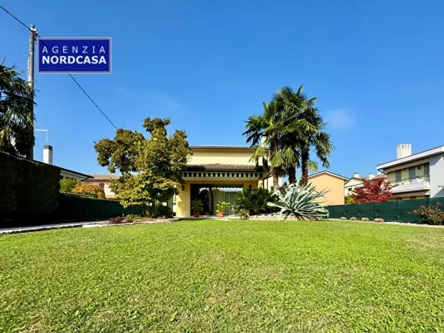 Immagine 1 di Villa in vendita  in Via Resistenza a Stra
