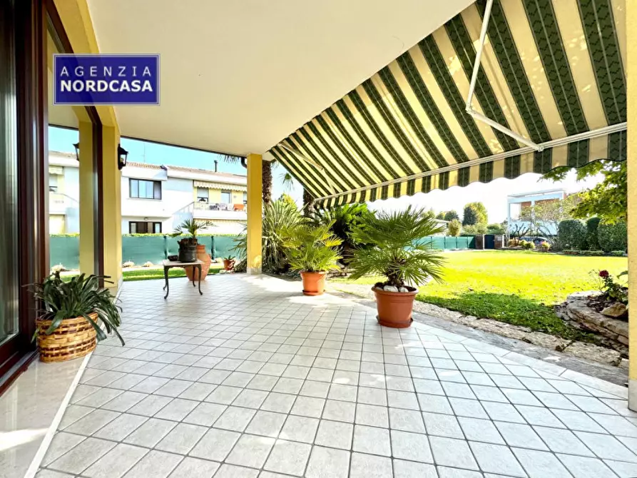 Immagine 2 di Villa in vendita  in Via Resistenza a Stra