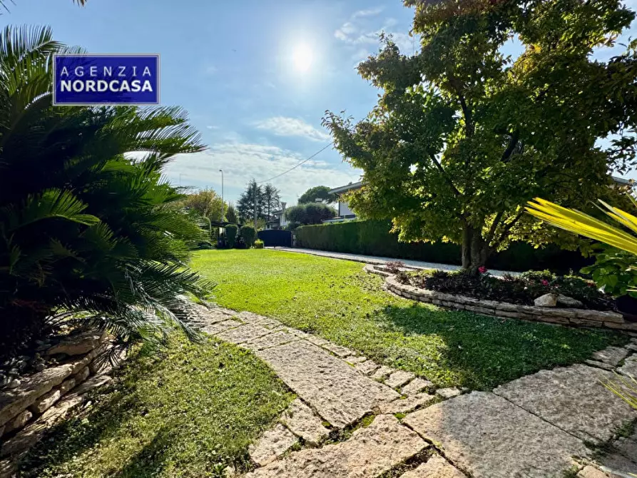 Immagine 3 di Villa in vendita  in Via Resistenza a Stra