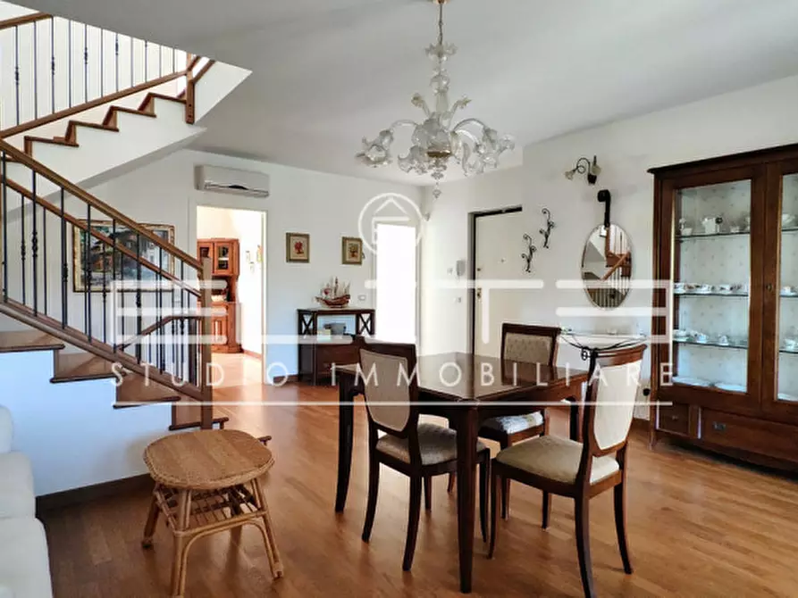 Immagine 1 di Villa in vendita  in SIROLO a Sirolo