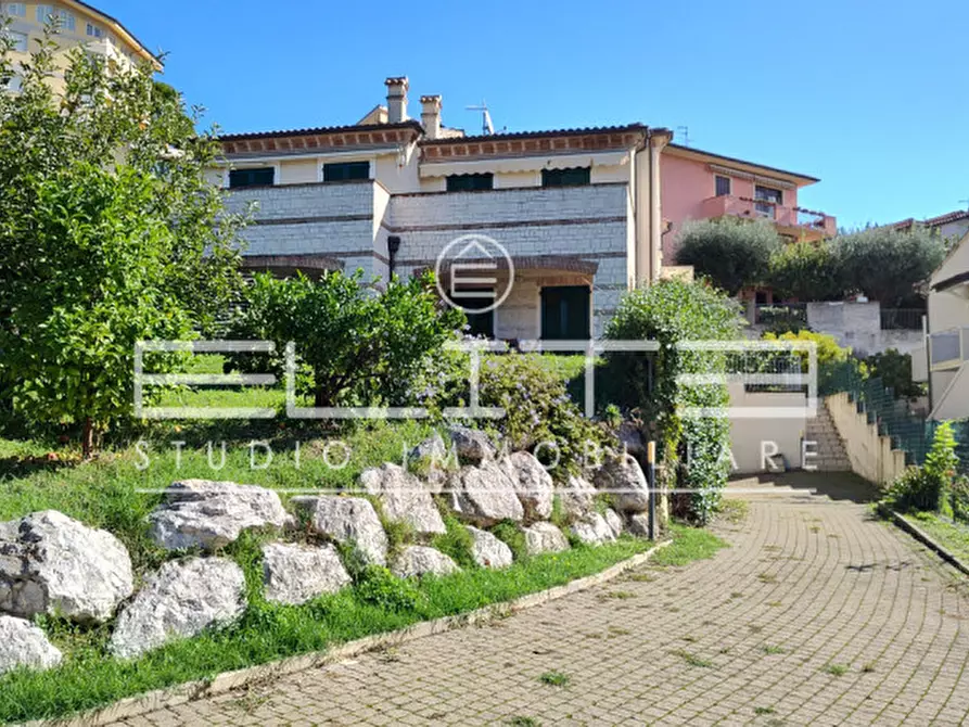 Immagine 1 di Villa in vendita  in SIROLO a Sirolo