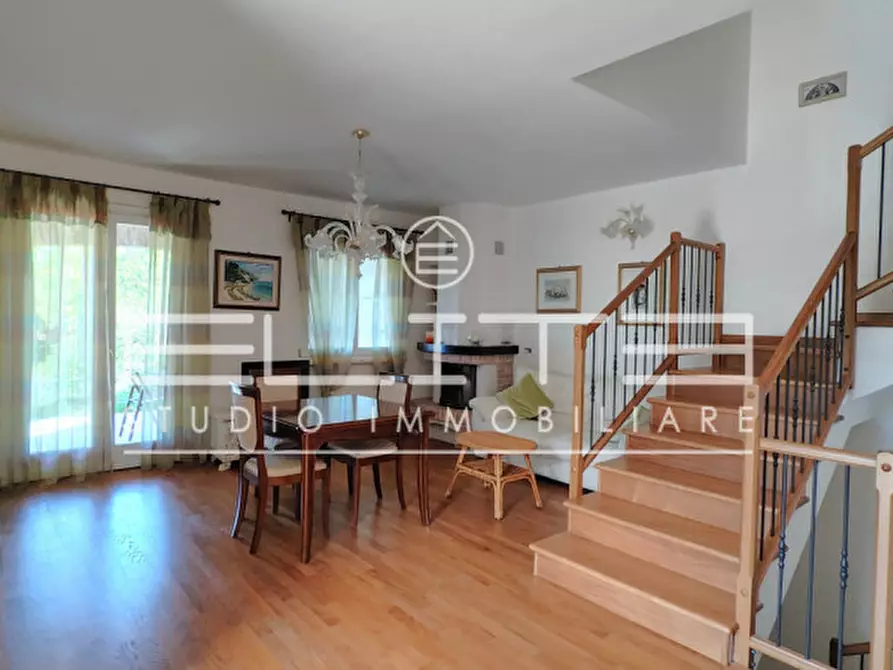 Immagine 2 di Villa in vendita  in SIROLO a Sirolo