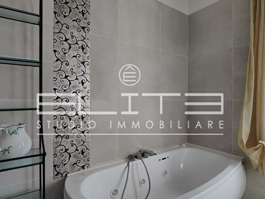 Immagine 18 di Villa in vendita  in SIROLO a Sirolo