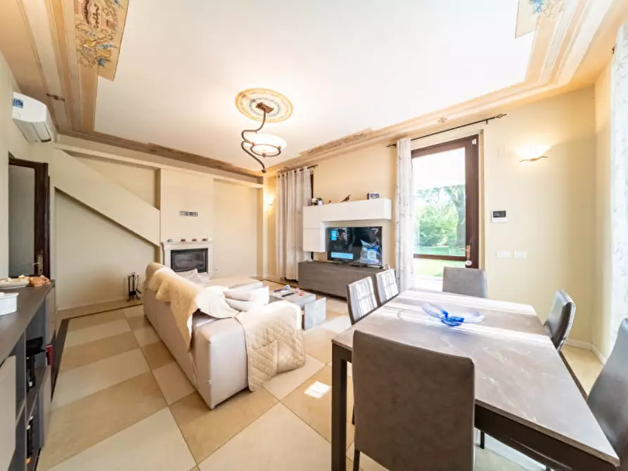 Immagine 3 di Villa in vendita  in Frazione Casalfoschino n.24 a Sissa Trecasali