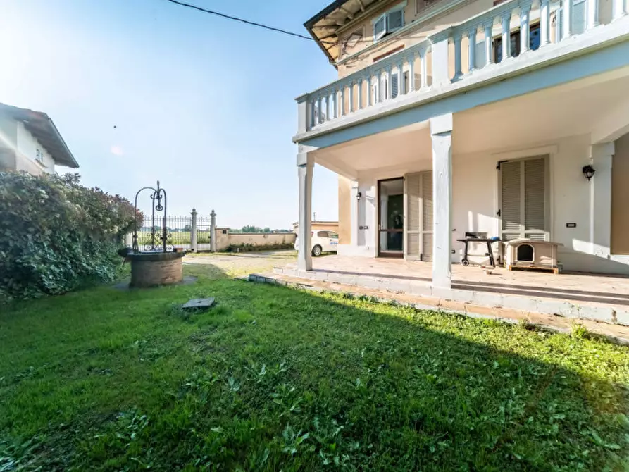 Immagine 36 di Villa in vendita  in Frazione Casalfoschino n.24 a Sissa Trecasali