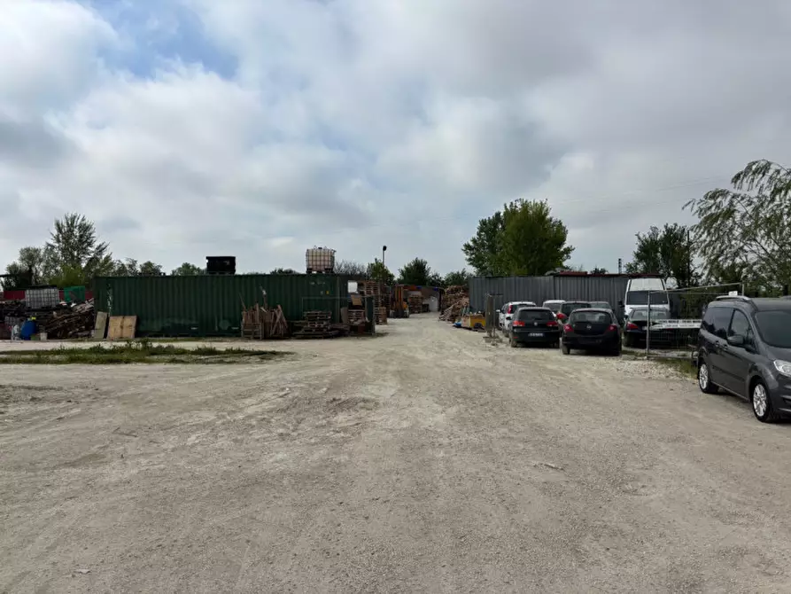 Immagine 2 di Capannone industriale in affitto  in VIA DEL PARADISO a Campi Bisenzio