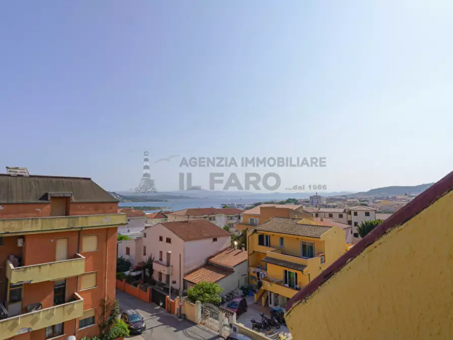 Immagine 2 di Appartamento in vendita  in Via Indipendenza a La Maddalena