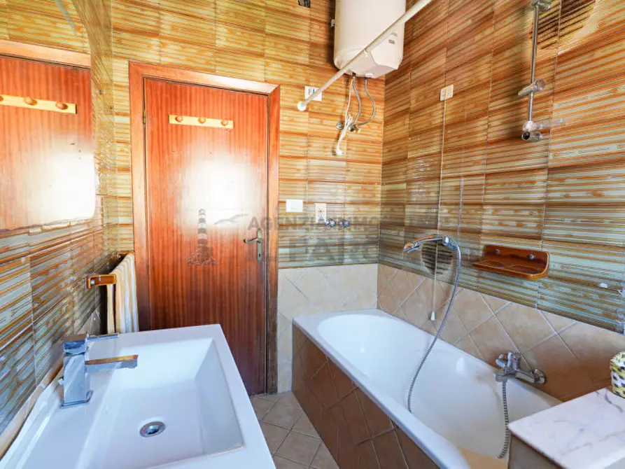 Immagine 7 di Appartamento in vendita  in Via Indipendenza a La Maddalena