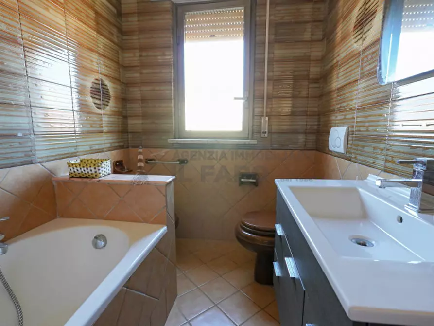 Immagine 10 di Appartamento in vendita  in Via Indipendenza a La Maddalena