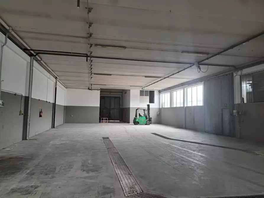 Immagine 2 di Capannone industriale in affitto  a Maranello