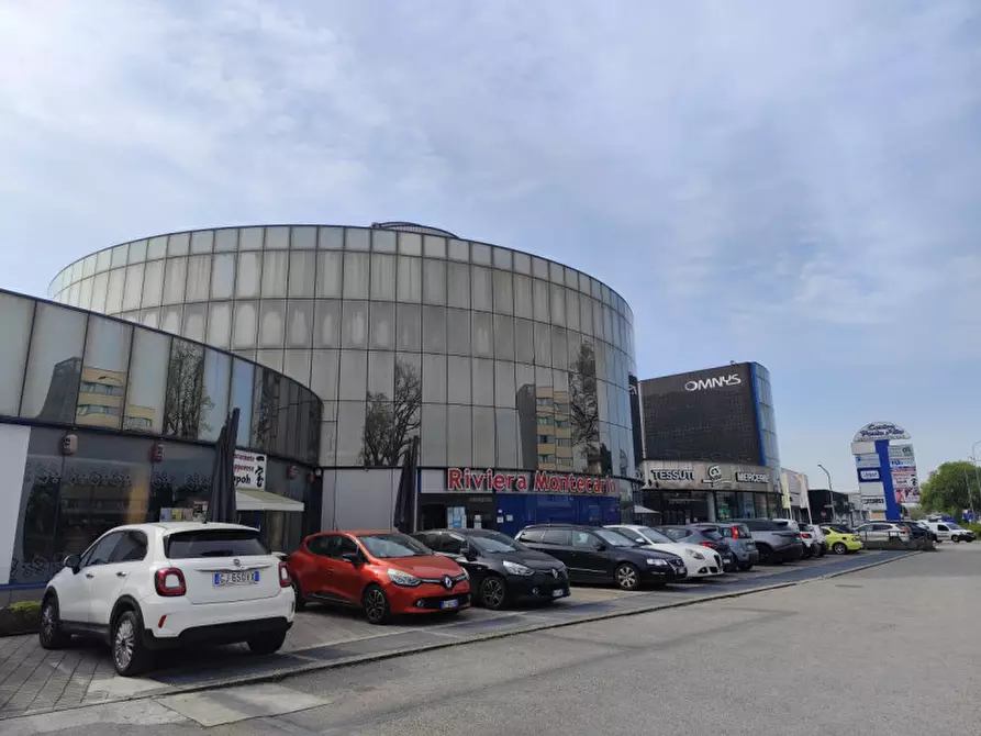 Immagine 1 di Ufficio in vendita  a Vicenza