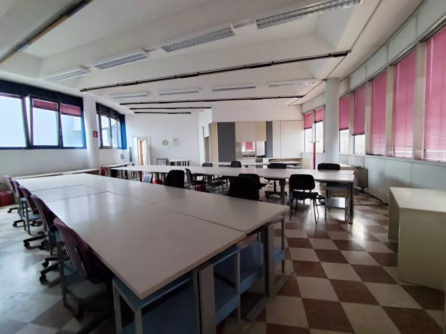 Immagine 15 di Ufficio in vendita  a Vicenza