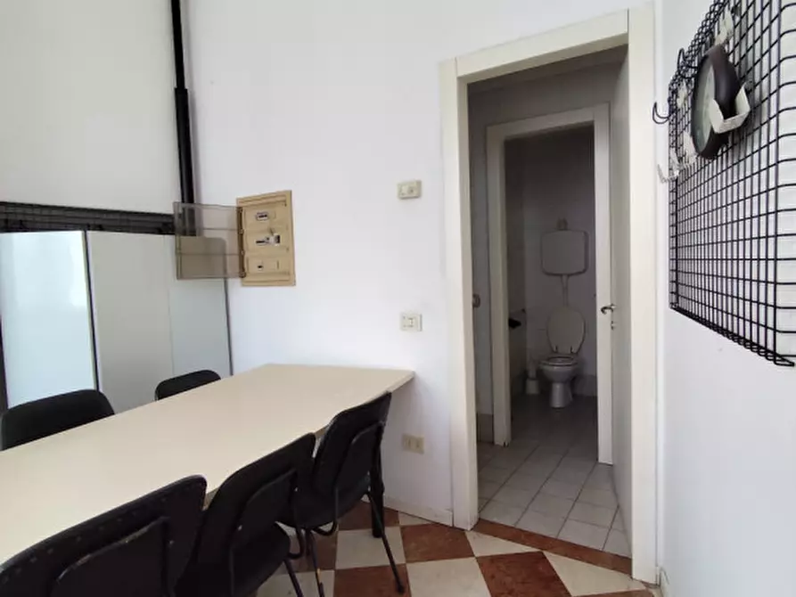 Immagine 16 di Ufficio in vendita  a Vicenza