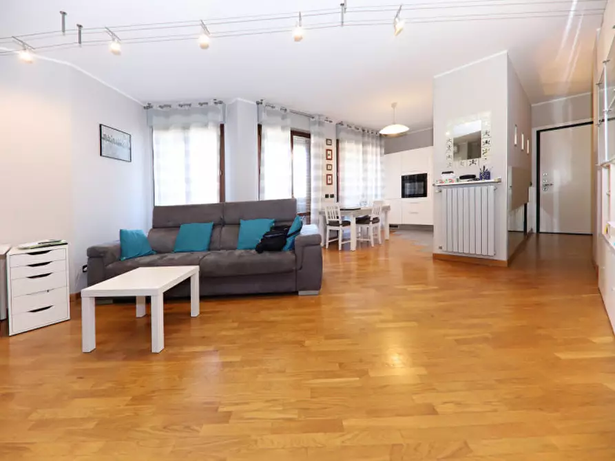 Immagine 1 di Appartamento in vendita  in Via Desio a Bovisio-Masciago