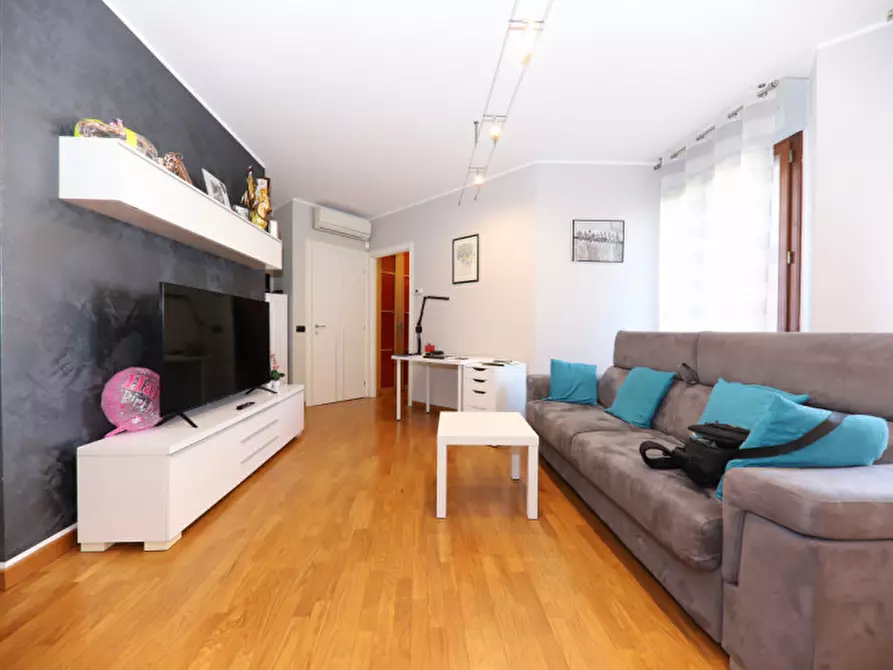 Immagine 3 di Appartamento in vendita  in Via Desio a Bovisio-Masciago