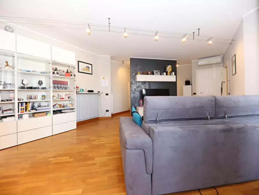 Immagine 6 di Appartamento in vendita  in Via Desio a Bovisio-Masciago