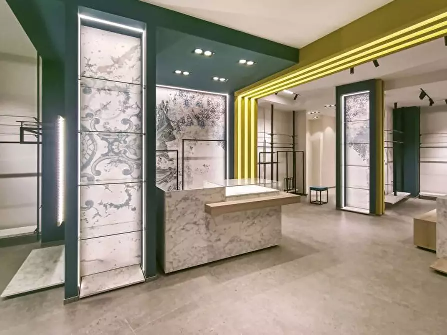 Immagine 1 di Negozio in vendita  in Viale Stazione a Montegrotto Terme