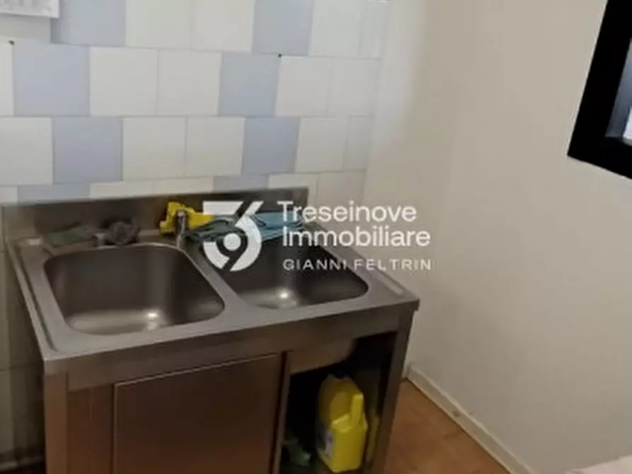 Immagine 13 di Negozio in vendita  in Via Carrozzani a San Donà Di Piave