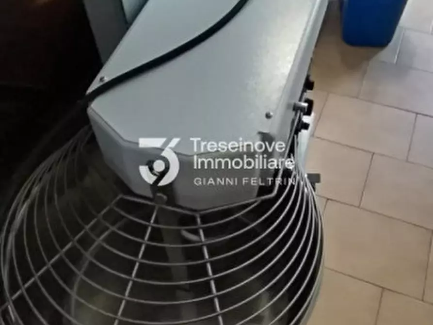 Immagine 14 di Negozio in vendita  in Via Carrozzani a San Donà Di Piave