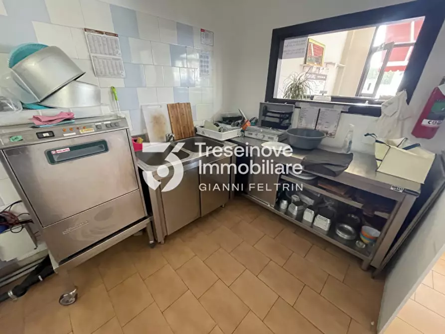 Immagine 16 di Negozio in vendita  in Via Carrozzani a San Donà Di Piave