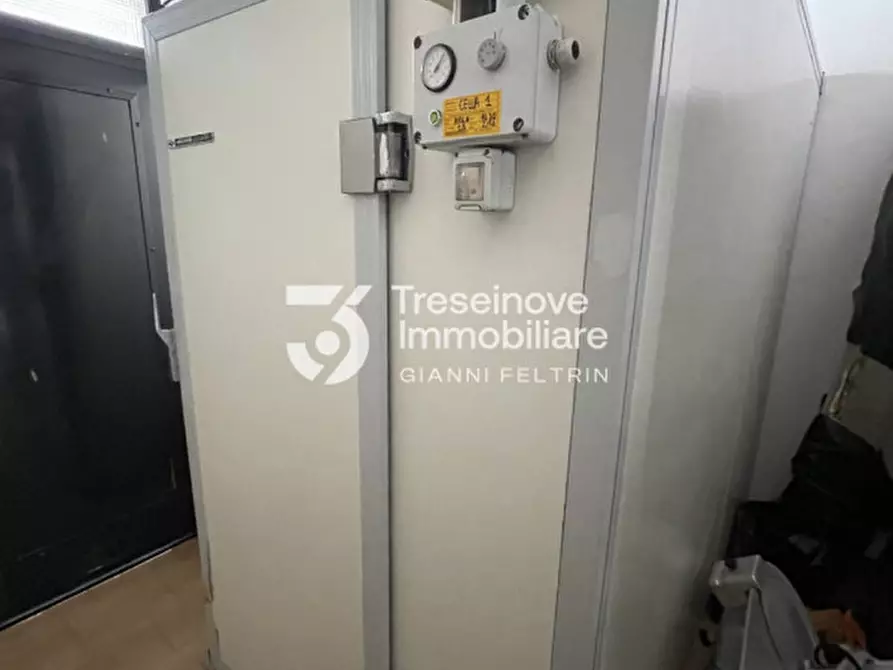 Immagine 18 di Negozio in vendita  in Via Carrozzani a San Donà Di Piave