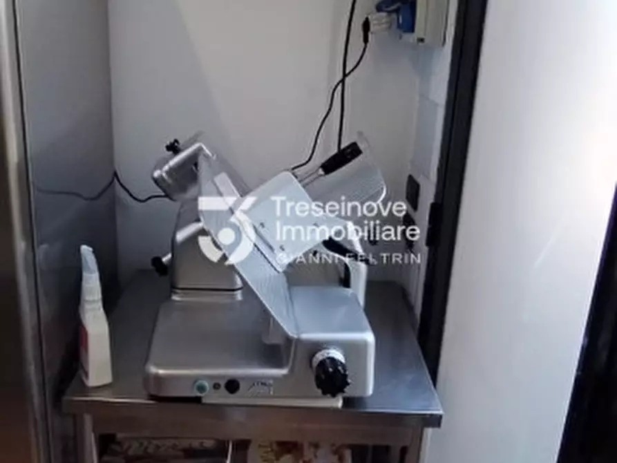 Immagine 25 di Negozio in vendita  in Via Carrozzani a San Donà Di Piave